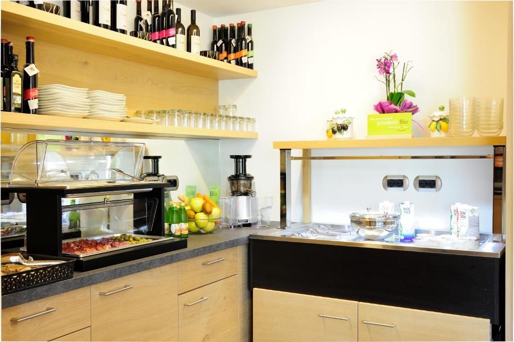 Eco Hotel Bonapace Torbole Sul Garda Ngoại thất bức ảnh