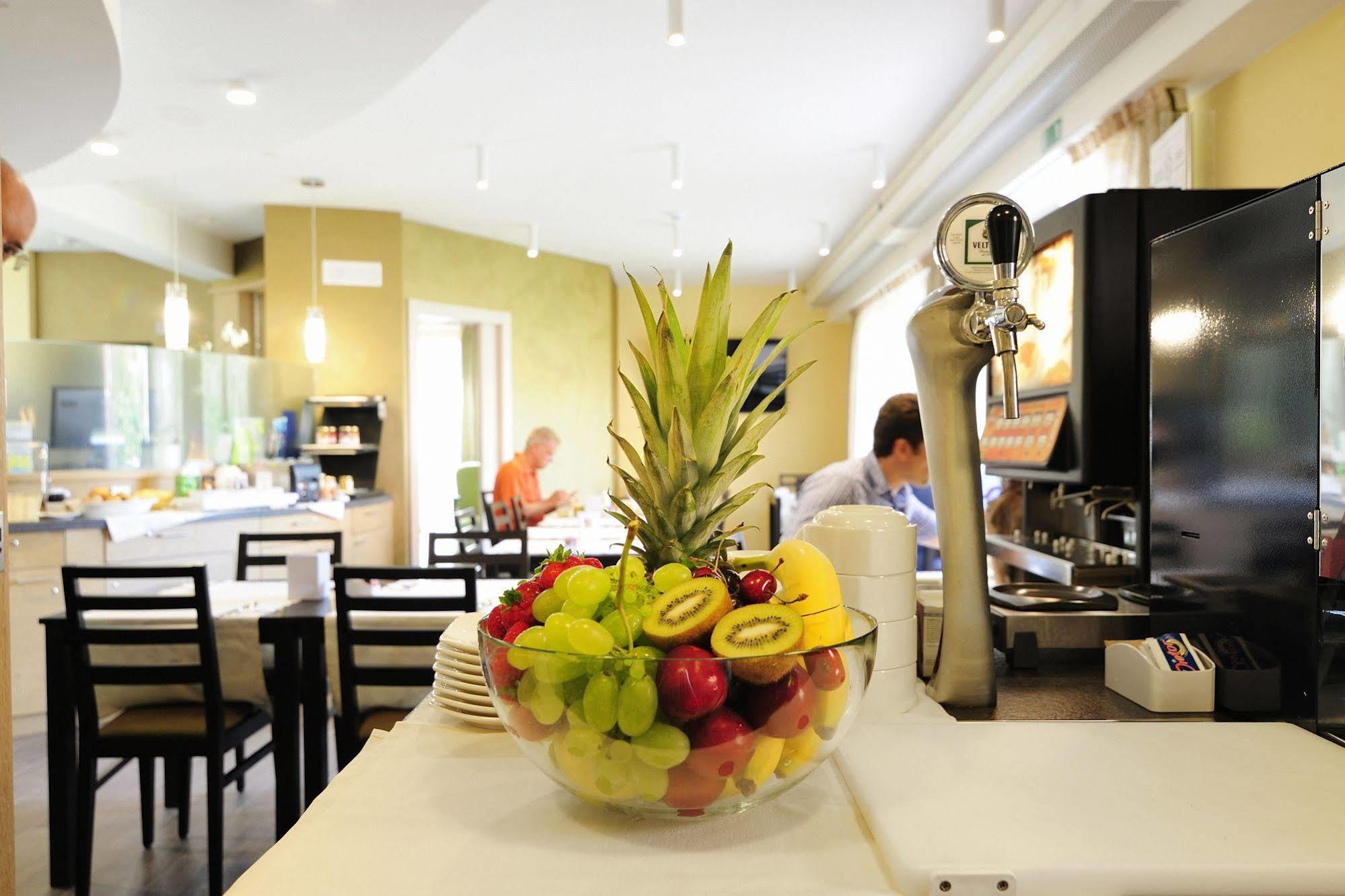 Eco Hotel Bonapace Torbole Sul Garda Ngoại thất bức ảnh