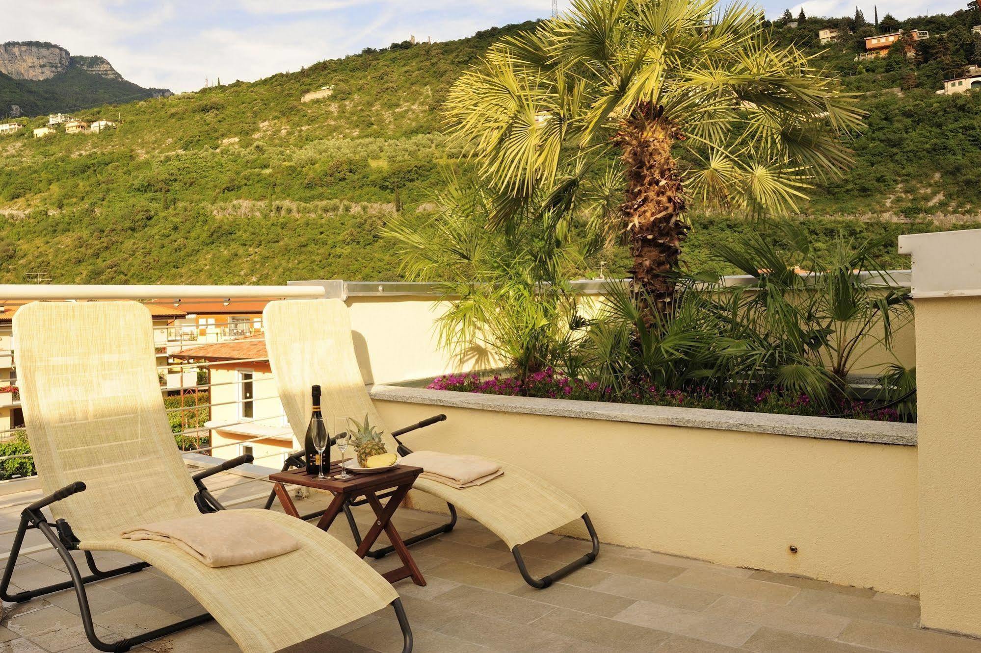 Eco Hotel Bonapace Torbole Sul Garda Ngoại thất bức ảnh