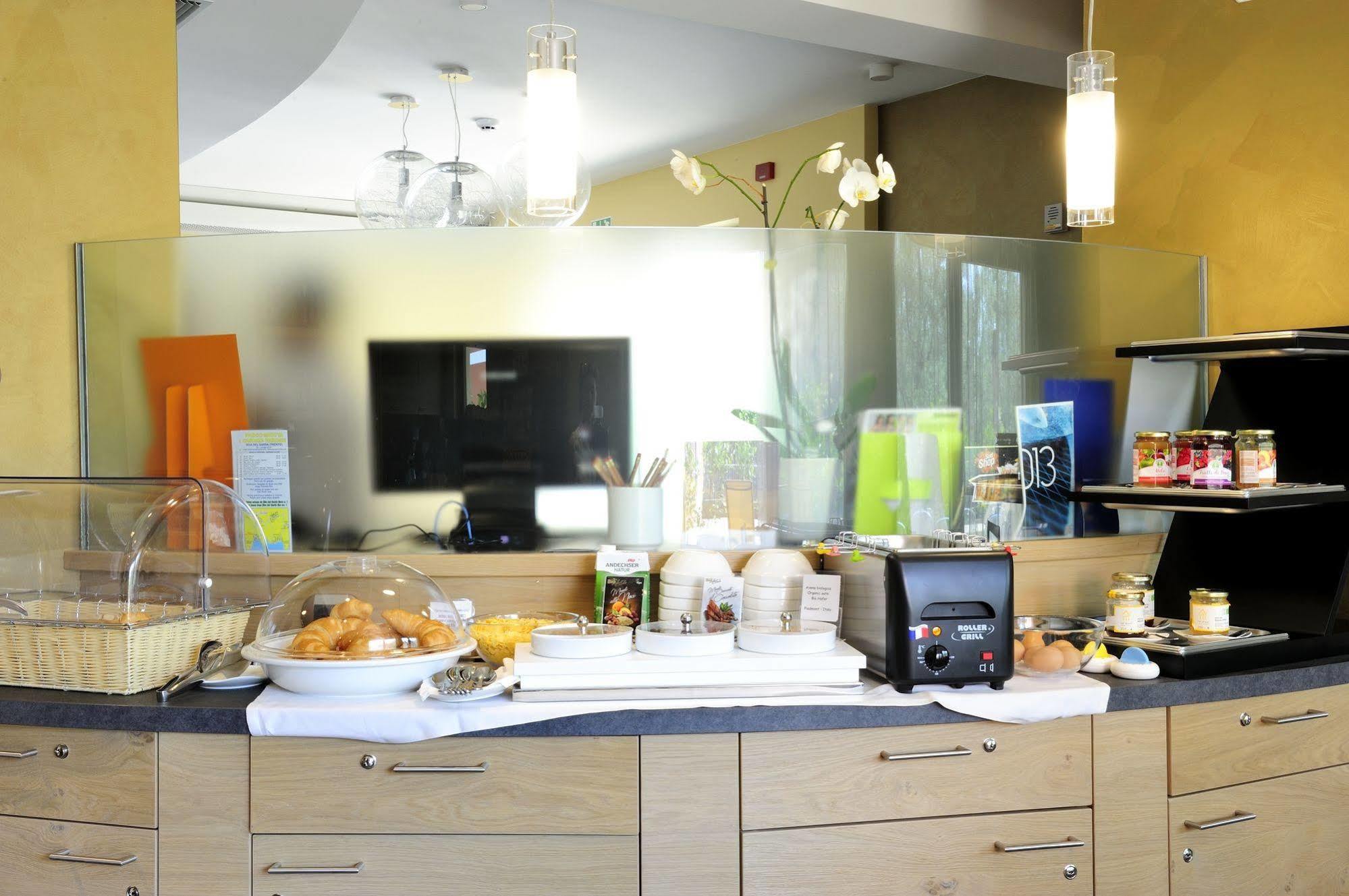 Eco Hotel Bonapace Torbole Sul Garda Ngoại thất bức ảnh