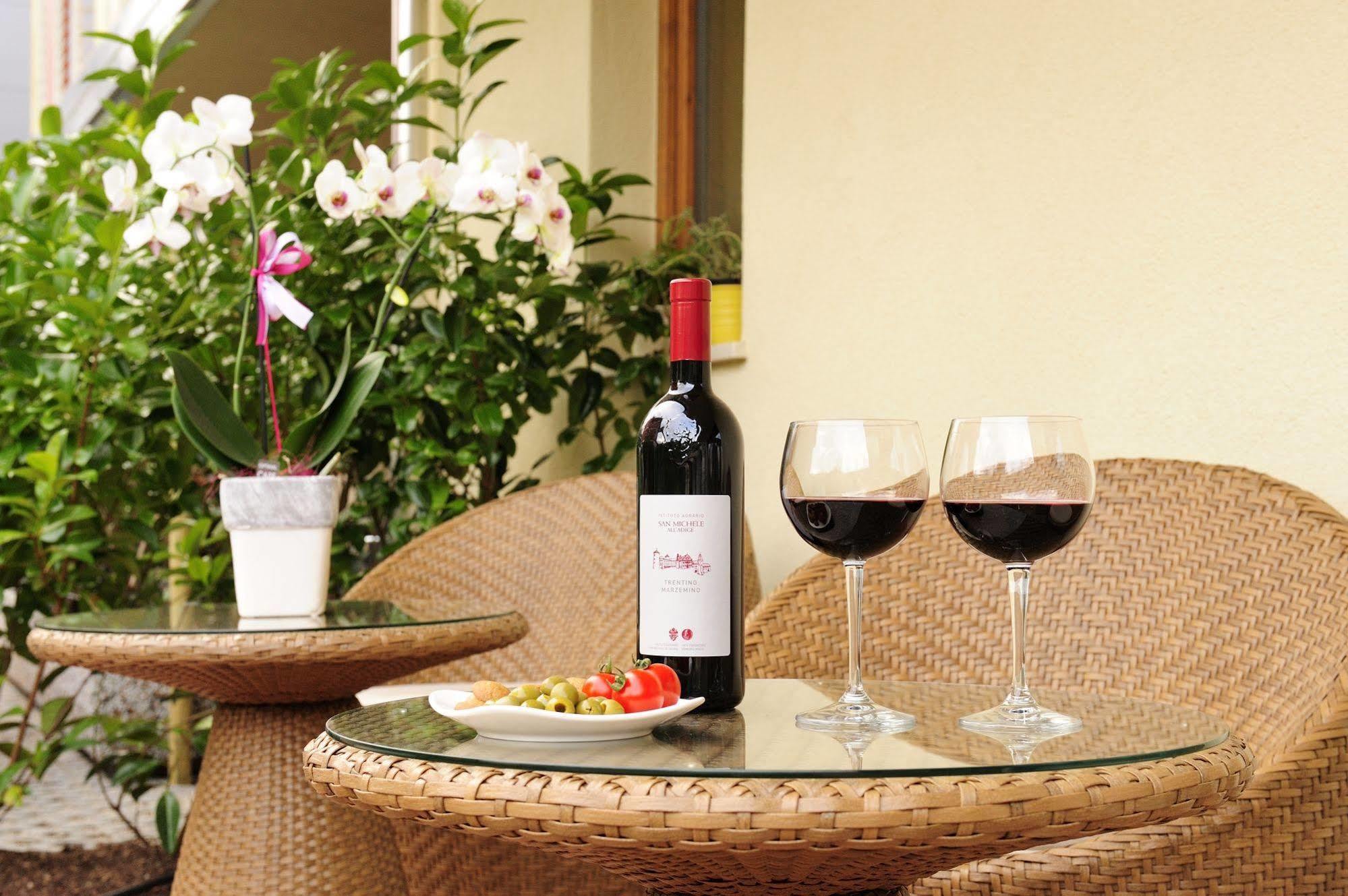 Eco Hotel Bonapace Torbole Sul Garda Ngoại thất bức ảnh